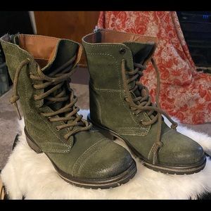 Steve Madden "Fame" Olive green combat boots Size 7